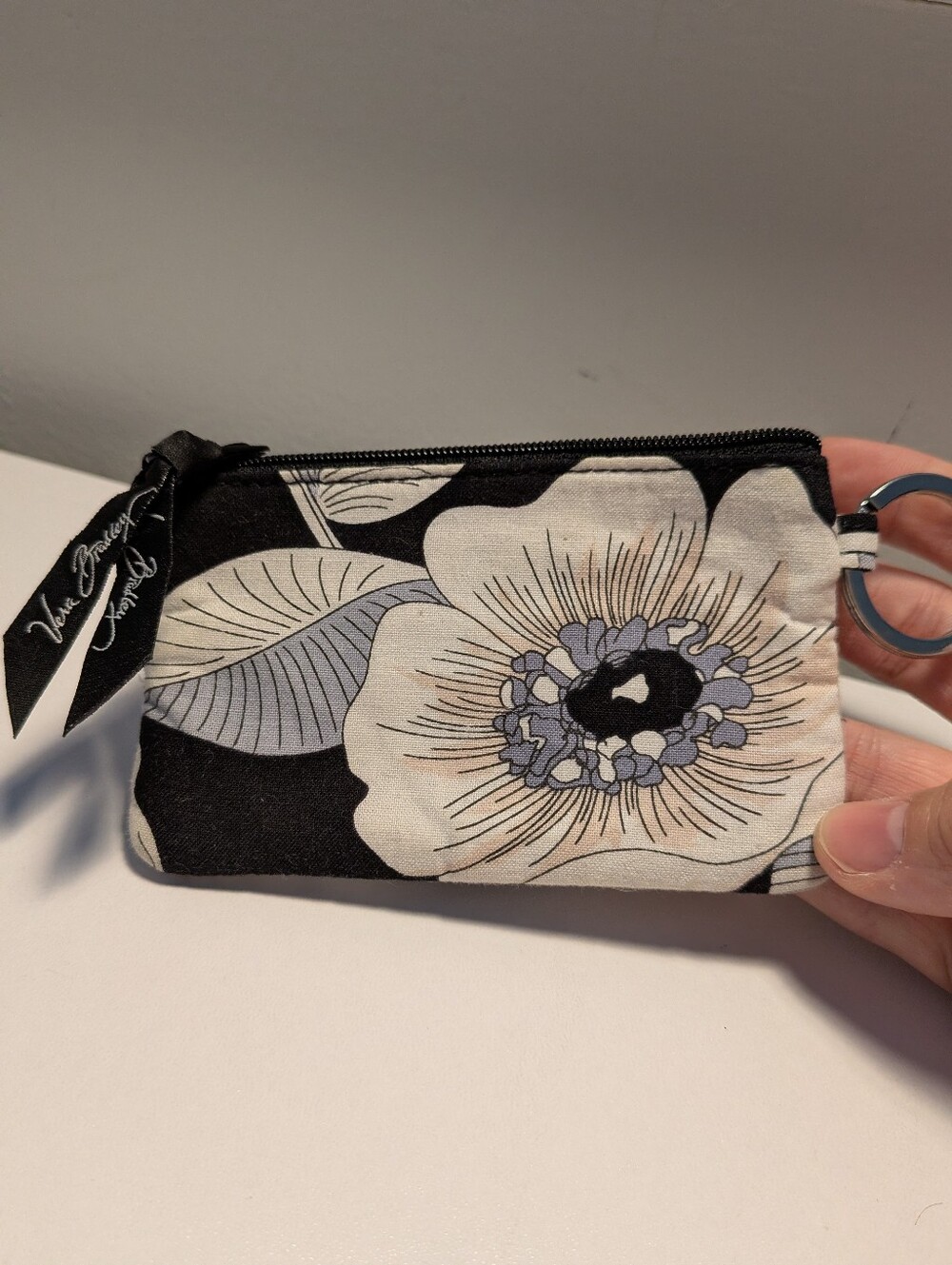 Vera Bradley Scattered Anemones Zip ID Case Keyring Coin Purse Wallet Black Whit